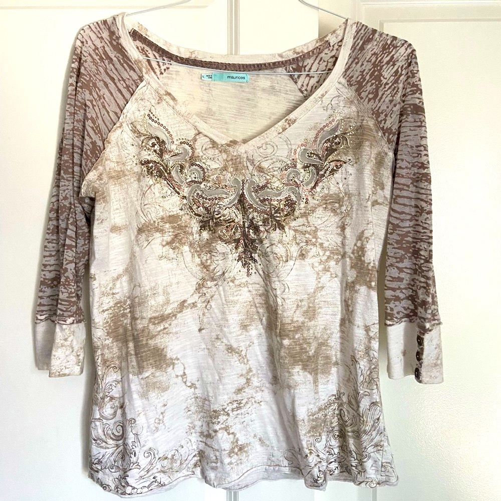 3/4 sleeve y2k top with sparkly design!